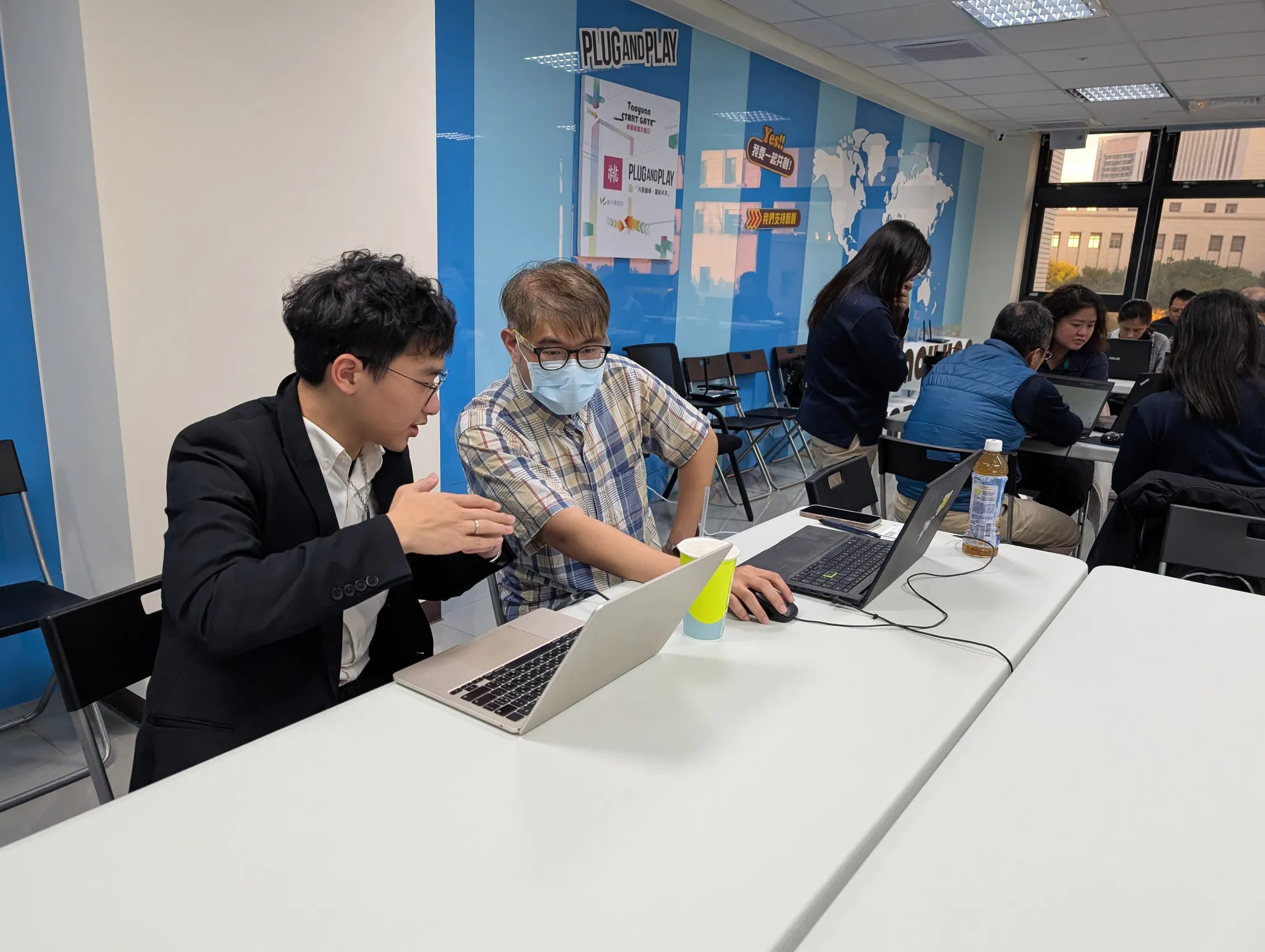 A consultant guiding a participant one to one
